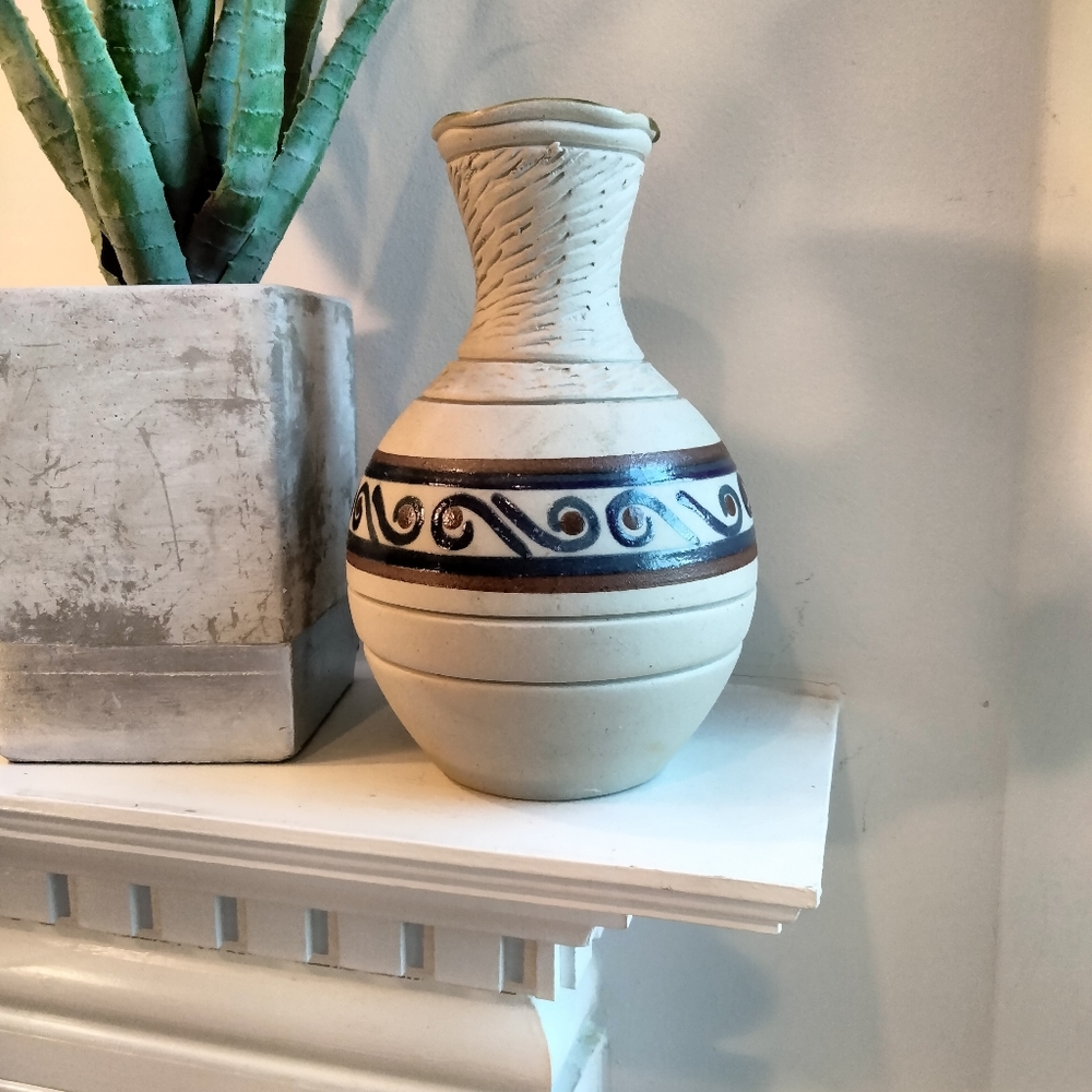 Mexican Pottery vase GTO Acambaro